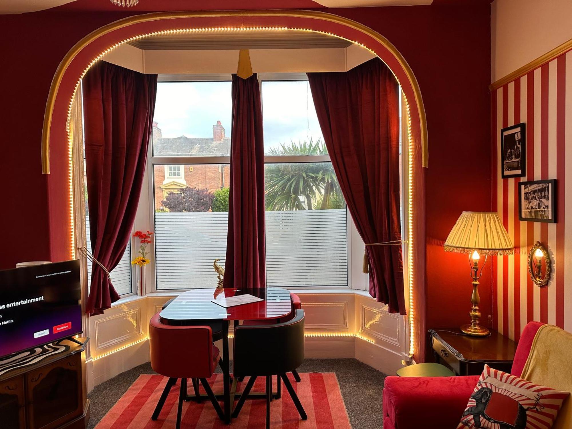Circus Suite Blackpool Luaran gambar